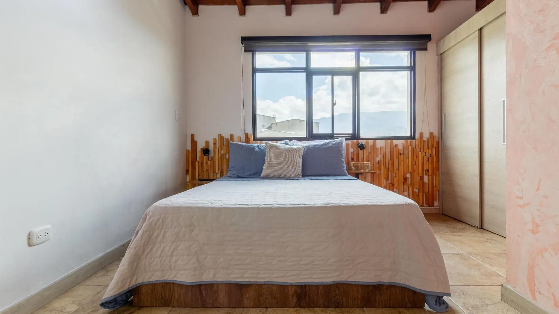 Platinum Home Medellin 3*,  Colombia